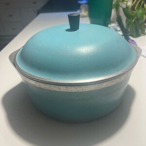 VTG MCM Club 10 in Blue Cast Aluminum Dutch Oven
